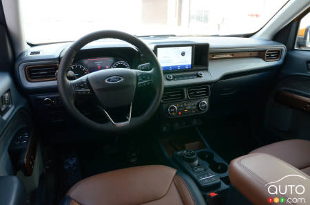 2022 Ford Maverick Lariat, interior